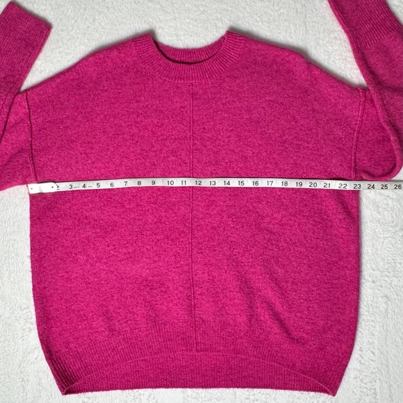 Vince Camuto Exposed Seam Crewneck Sweater Relaxed Fit Bright Pink Size XS/S - Picture 10 of 15